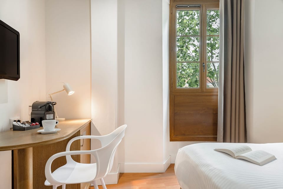 Comfort Double Room | Desk, soundproofing, iron/ironing board, free WiFi
