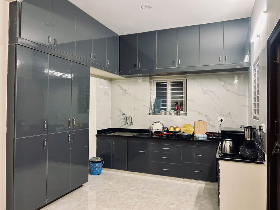 Luxury Apartment, Balcony | Private kitchen | Fridge, microwave, oven, stovetop