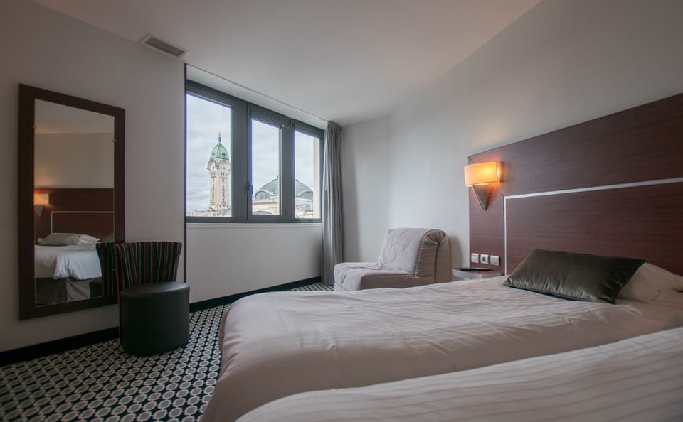 Standard Room, 2 Twin Beds | Premium bedding, in-room safe, desk, blackout drapes