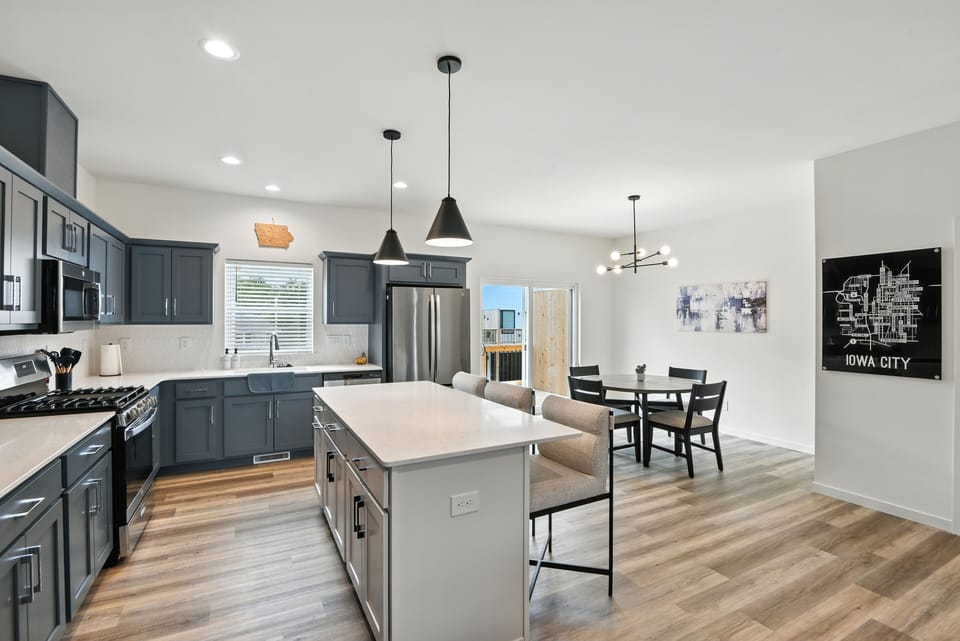 Townhome, 3 Bedrooms | Private kitchen | Fridge, oven, coffee/tea maker, toaster