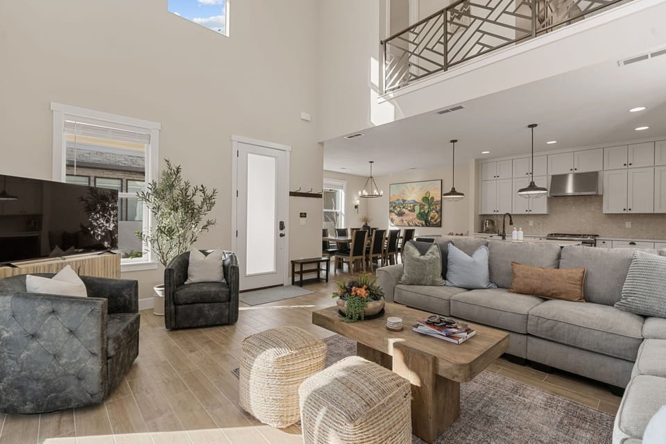 House, 6 Bedrooms | Living area | Smart TV