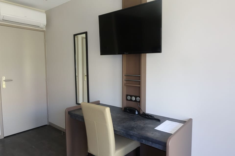 Superior Double Room | In-room safe, desk, laptop workspace, soundproofing