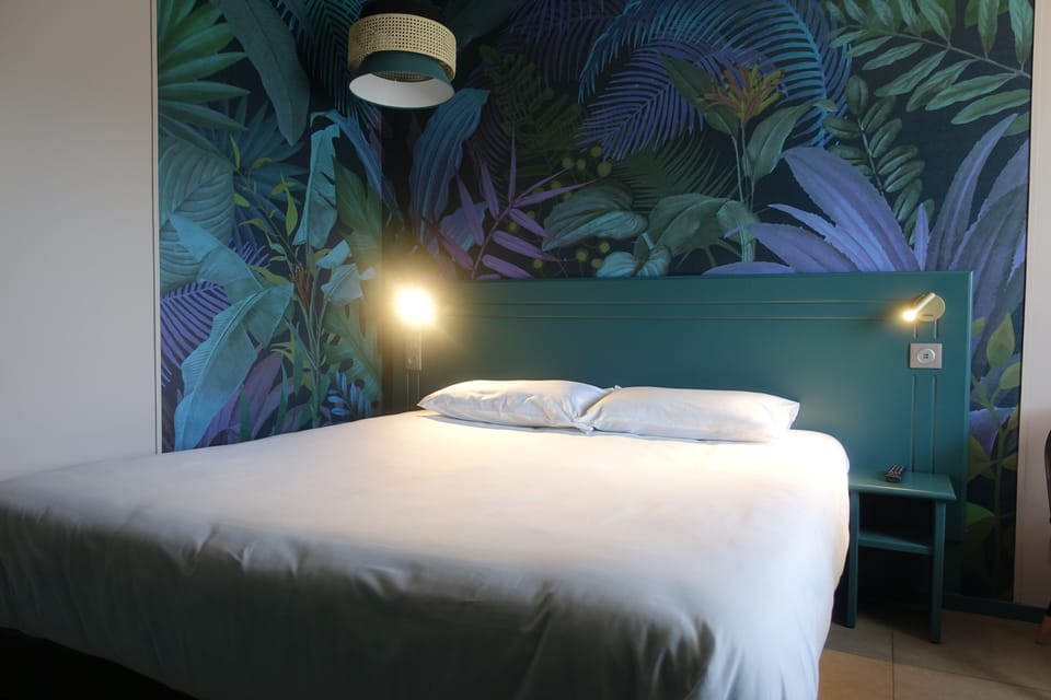 Signature Double Room | In-room safe, desk, laptop workspace, soundproofing