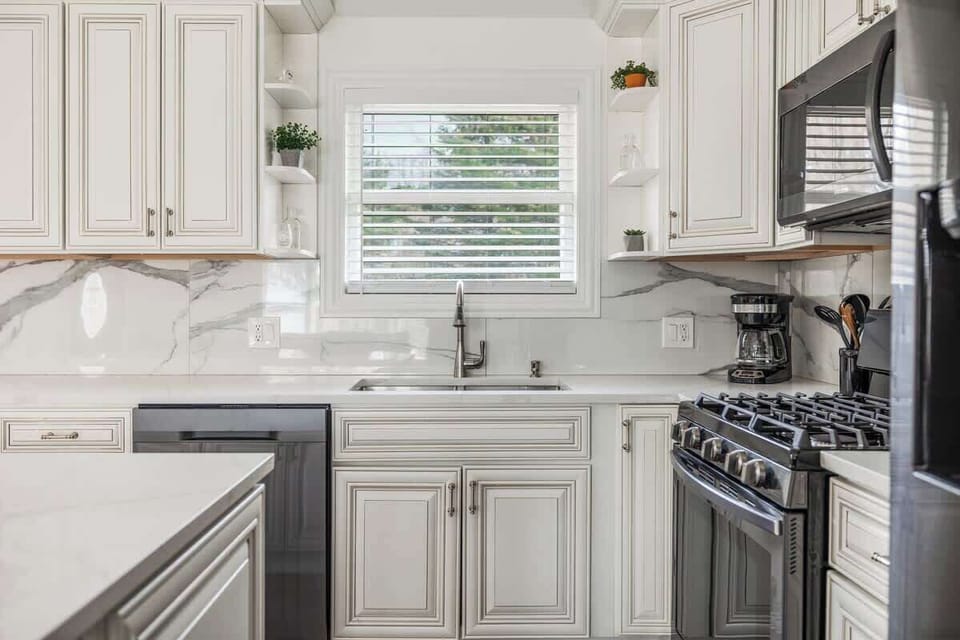 Backsplash: fancy. Herbs: thriving. Oven: basically a culinary stage.
