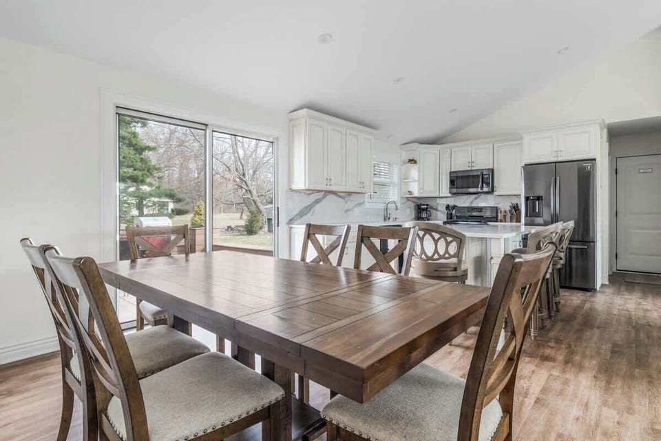 Big table vibes for pancakes, pizza, puzzles & all the best moments.