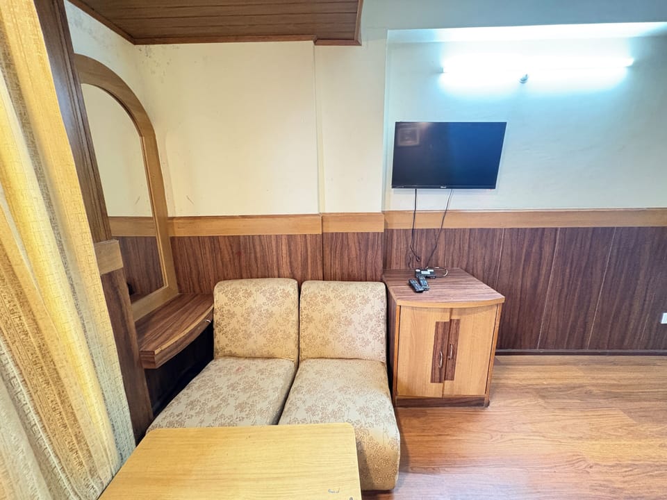 Deluxe Double Room, City View | Desk, laptop workspace, soundproofing, free WiFi