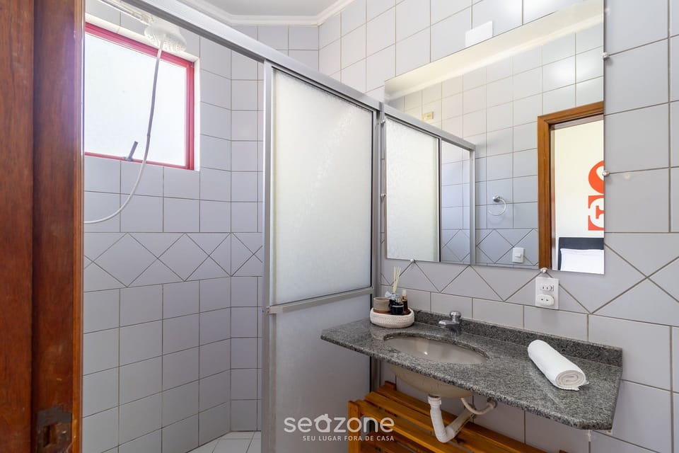 Basic Apartment | Bathroom
