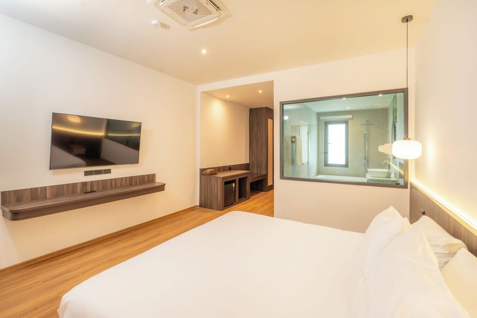 Superior Room, Balcony, Mountain View | In-room safe, desk, iron/ironing board, WiFi (free)
