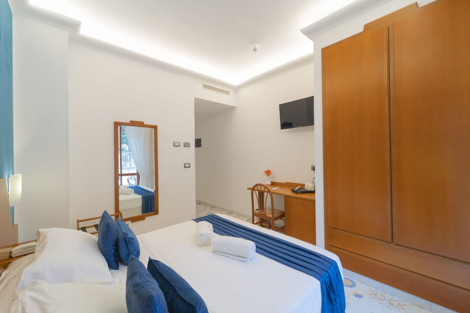 Superior Double Room, Non Smoking | Premium bedding, minibar, in-room safe, desk