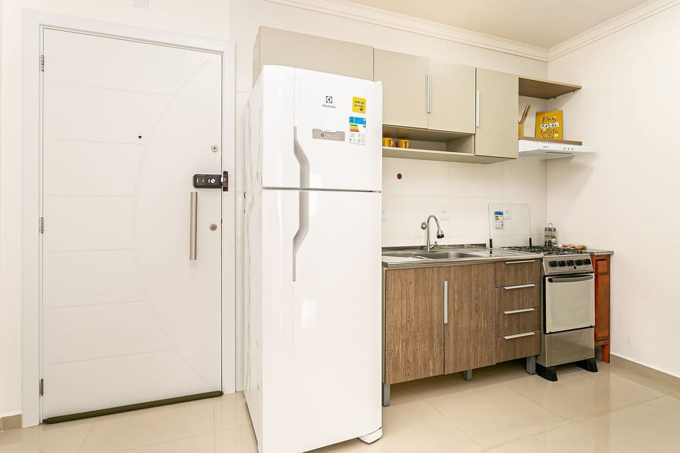 Basic Apartment | Private kitchen | Electric kettle, cookware/dishes/utensils