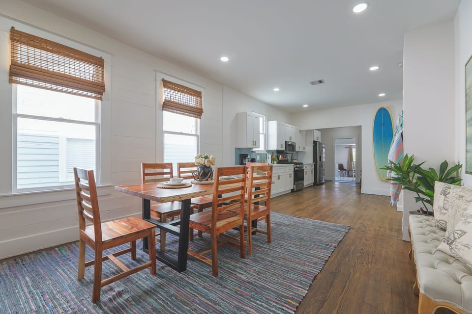 The Dining Table seats 6 comfortably for a Family meal at Home!