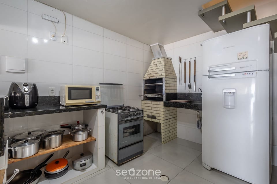 Basic Chalet | Private kitchen | Cookware/dishes/utensils