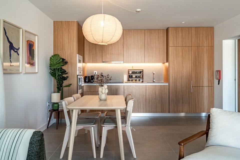 Kitchen & Dining Area