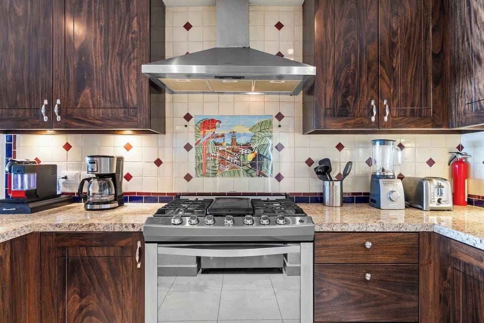 Kitchen / Oven and amenities