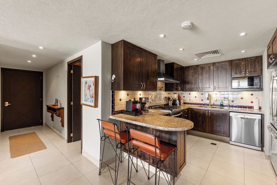 Entrance / Kitchen