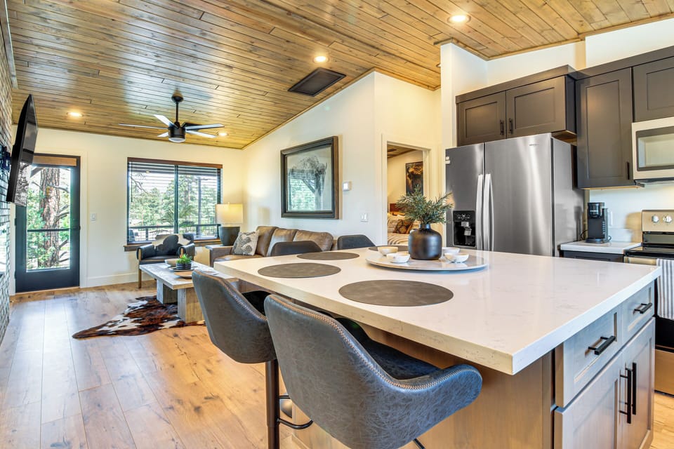 Interior | Central Heating & A/C | In-Unit Laundry | Free WiFi