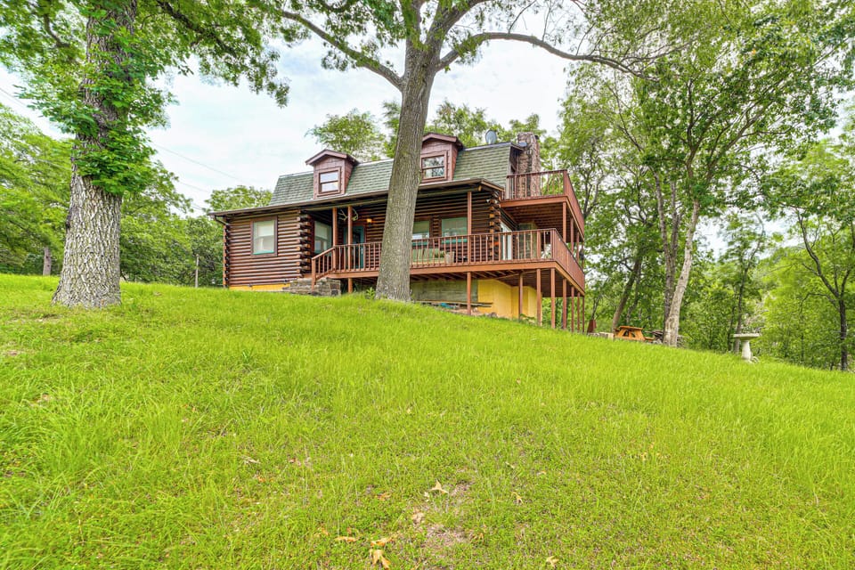 Property Exterior | Charcoal Grill | Kayaks | Outdoor Games | Picnic Tables