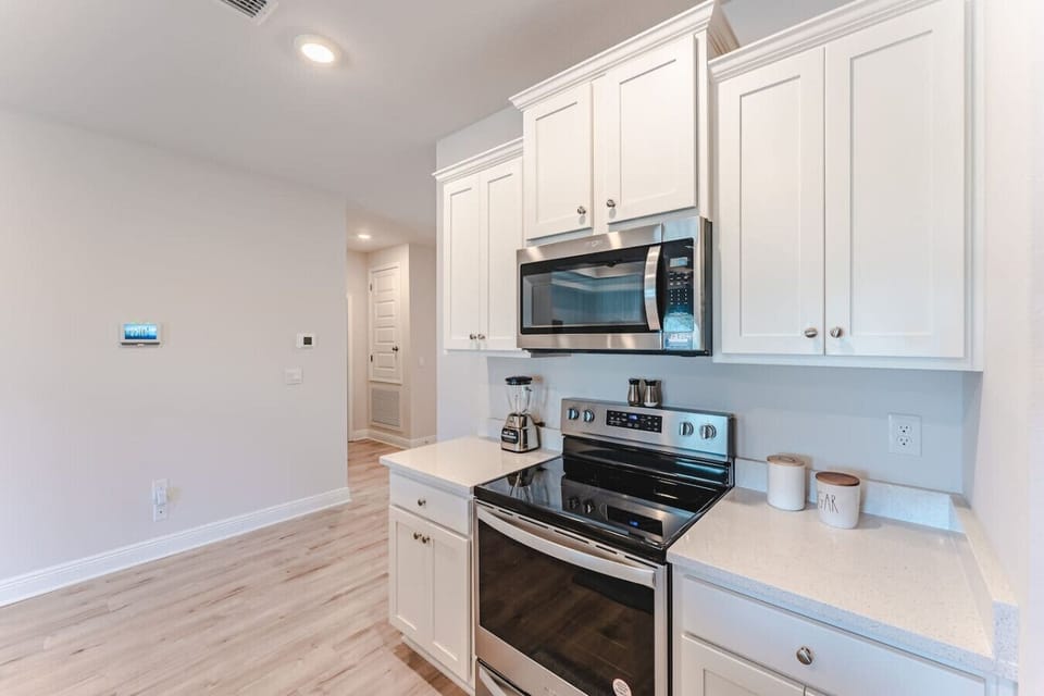 Cook with ease in this spacious, fully equipped kitchen
