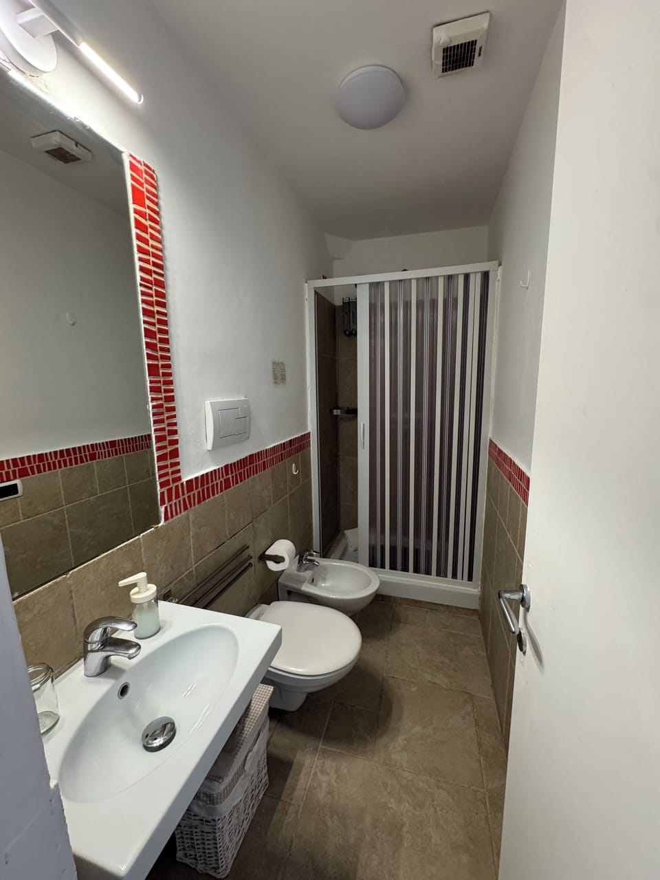 Deluxe Double Room, Sea View | Bathroom | Shower, hair dryer, bidet, towels