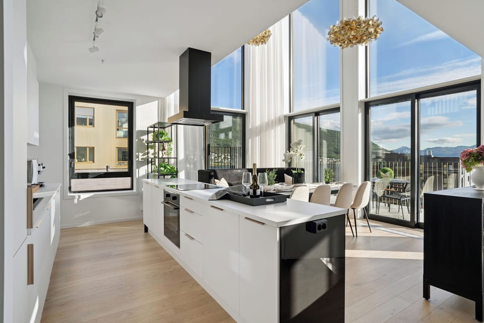 Luxury Duplex, Ocean View | Dining room