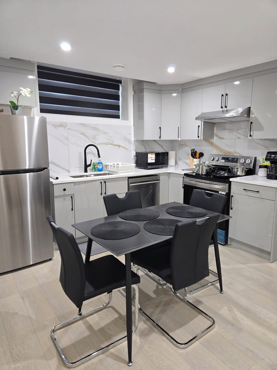 Kitchen/dining 