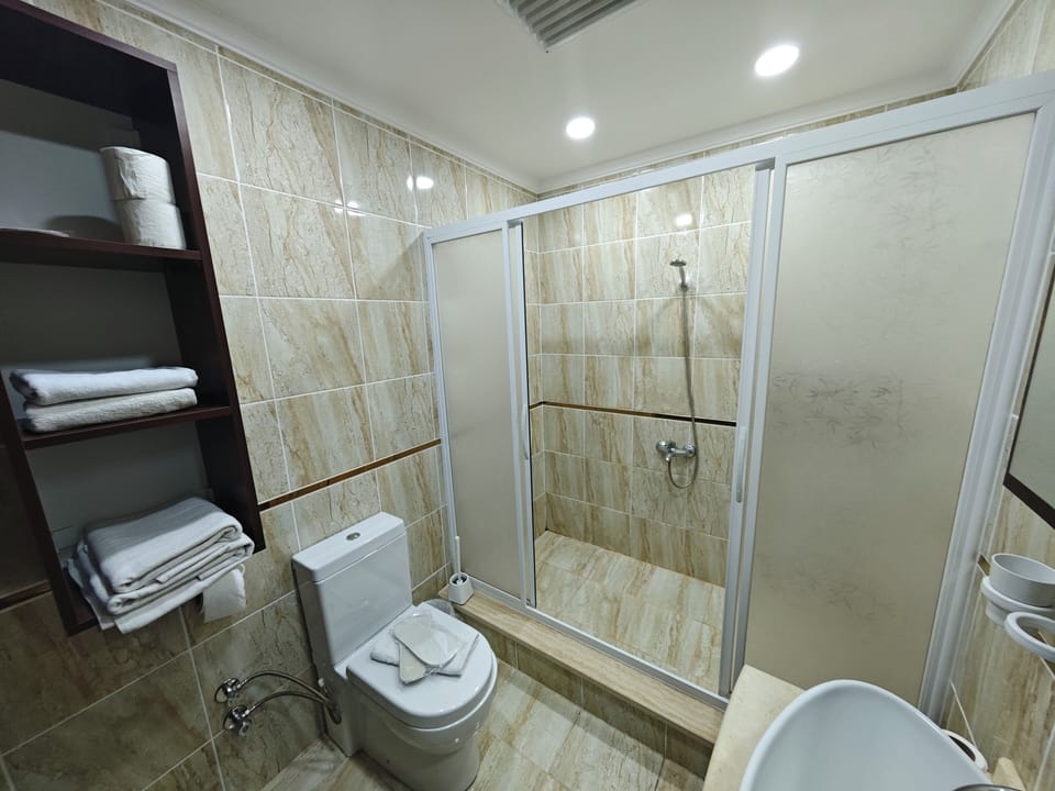 Comfort Chalet, Slope side ( Mustakil Konukevi) | Bathroom | Shower, hair dryer, towels, soap