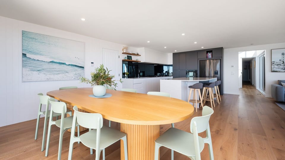 Indoor dining for eight 