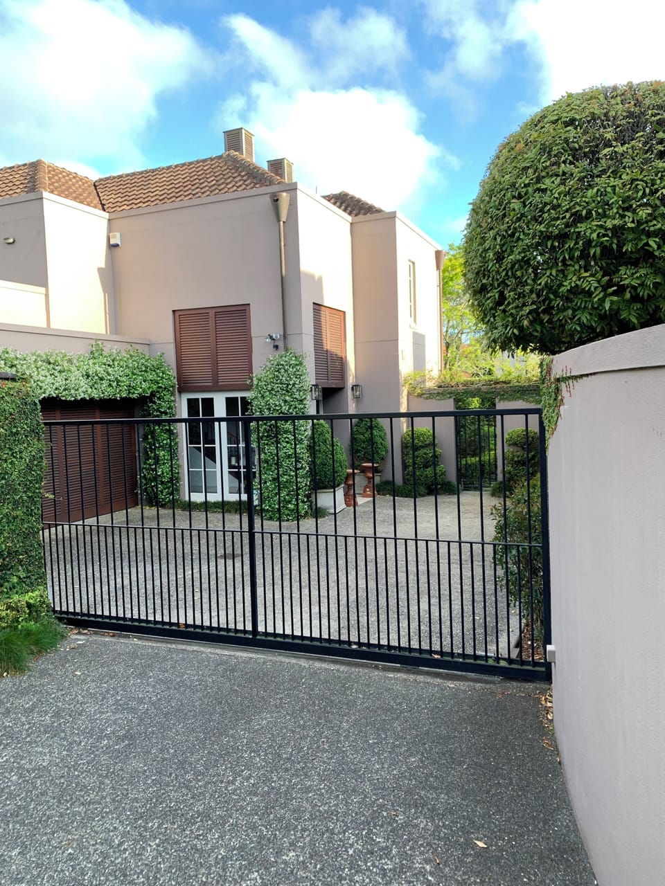Driveway entrance to house