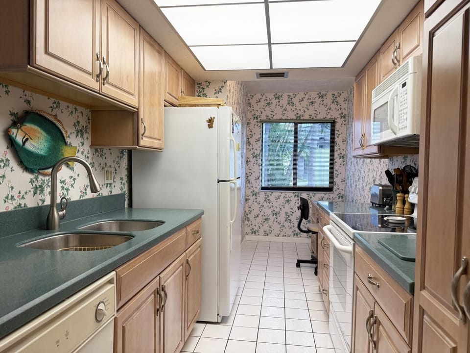 Bayside 2BR – Walk-Out Patio by Heated Pool (4319)
