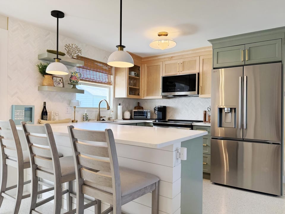 Coastal Chic 2BR – Modern Stay Near Manasota Key (4227)