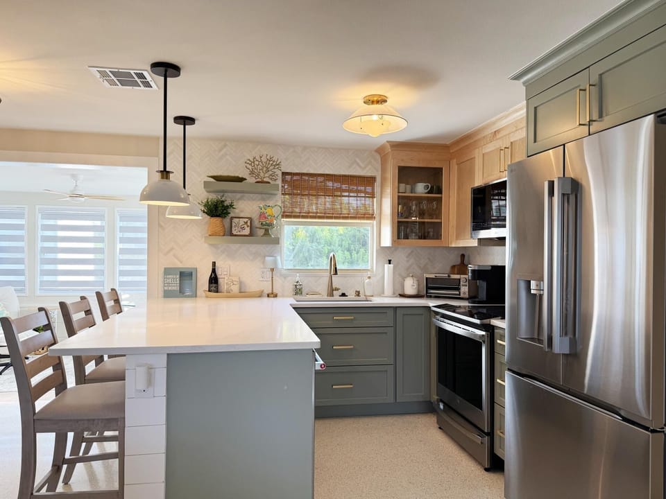 Coastal Chic 2BR – Modern Stay Near Manasota Key (4228)