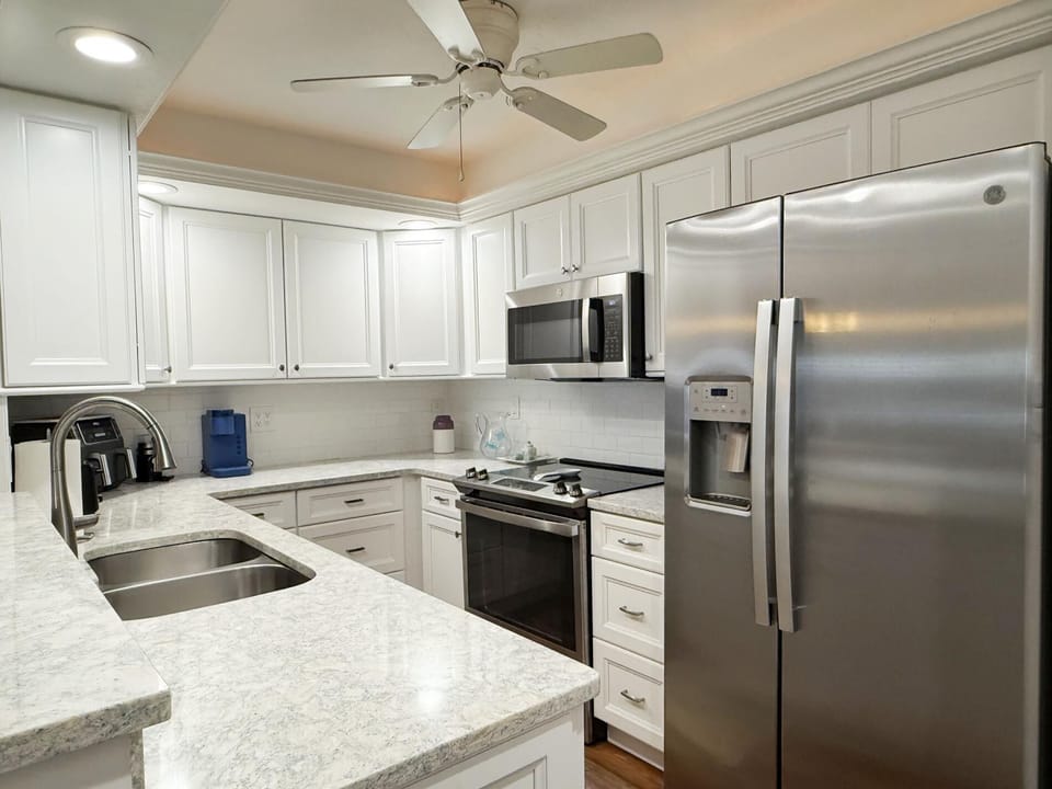 2BR Condo – Heated Pool, Lanai & Walk to Beach (4342)
