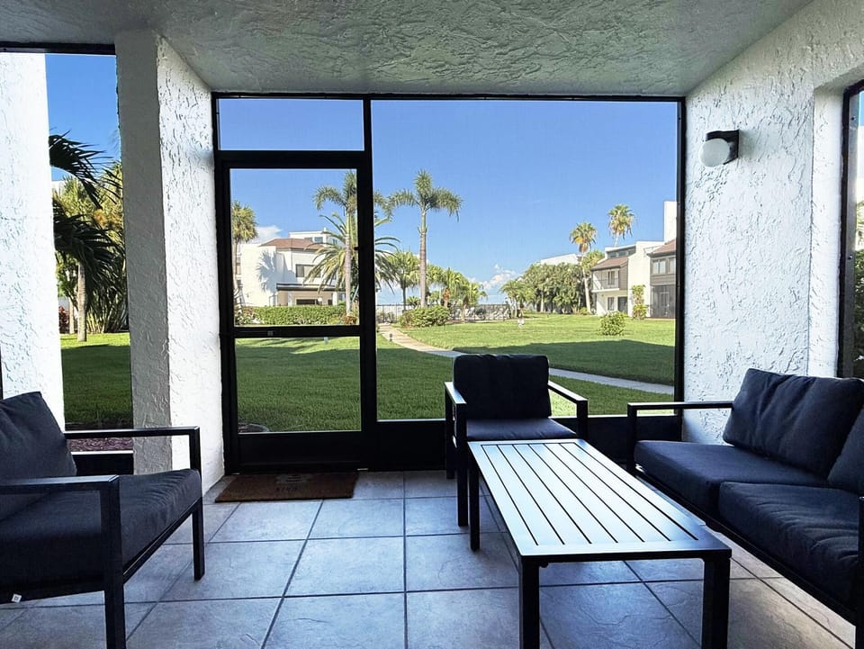 2BR Condo – Heated Pool, Lanai & Walk to Beach (4351)