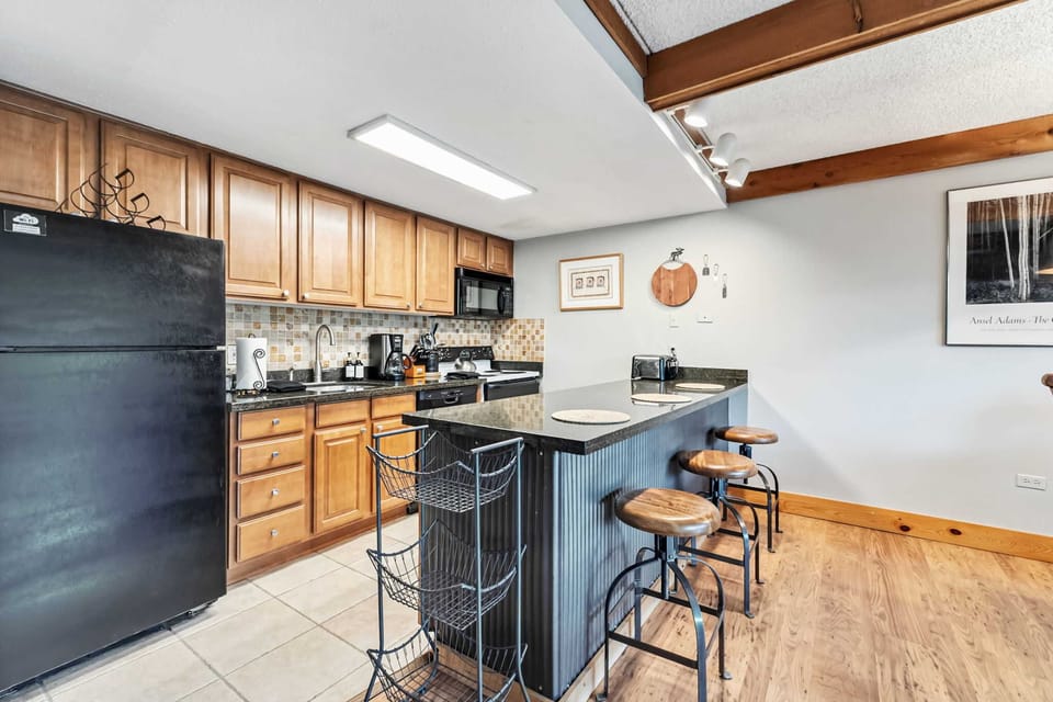 Kitchen: Drip coffee maker, blender, toaster, cooking utensils, tableware