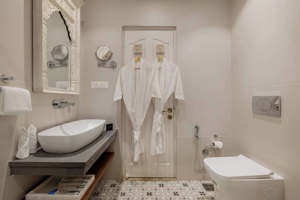Premium Room | Bathroom | Shower, free toiletries, hair dryer, towels