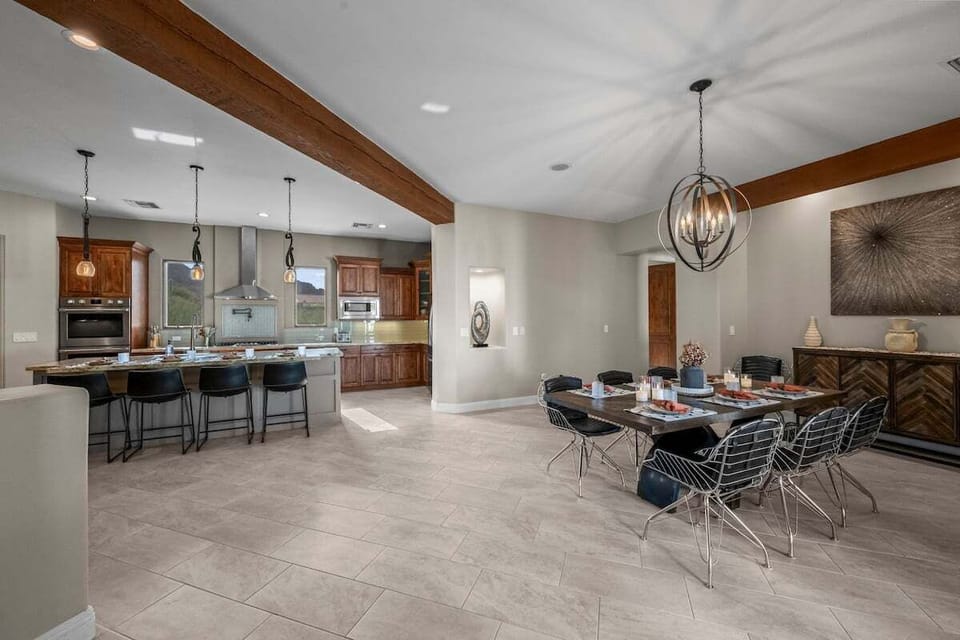 Expansive counters mean no one ever feels crowded here.