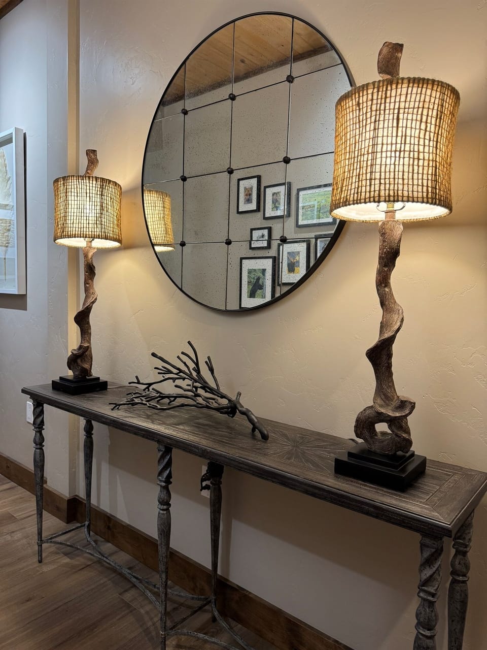 Elegant and classy entry way (2 of 2)