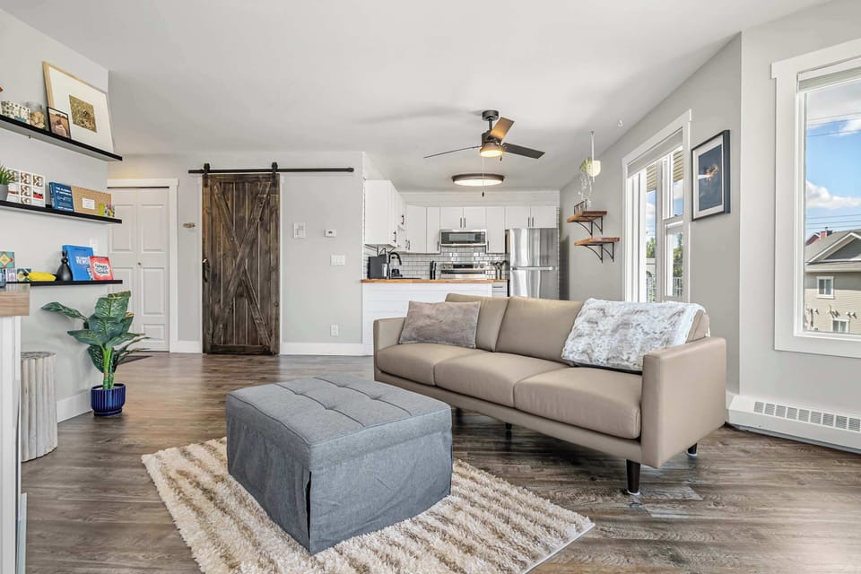 Open floor plan connecting the kitchen and living room