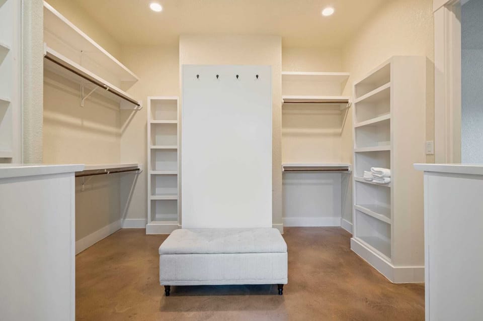 Bedroom 1 - Walk-in Closet