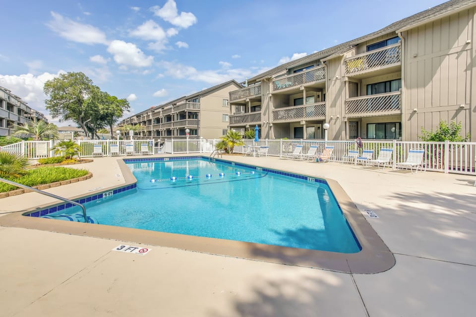 Shipwatch Pointe II | Community Pool