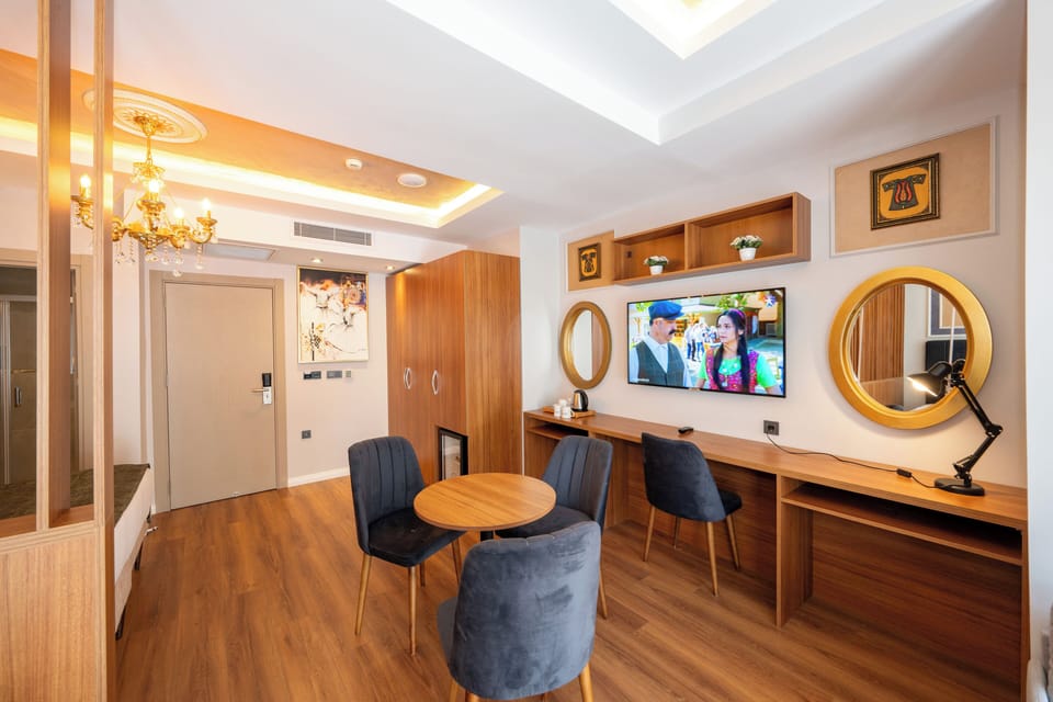 Family Room | Living area | 32-inch LED TV with satellite channels