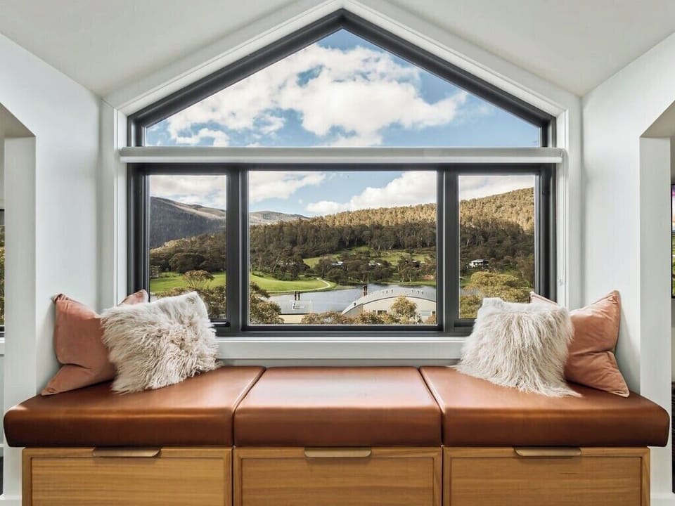 Master Bedroom view overlooking the Crackenback Lake

Photography:  Expedimage