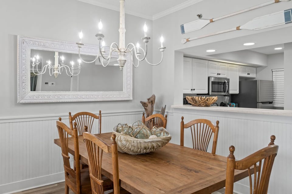 Dine together, plan adventures. Your beach base.