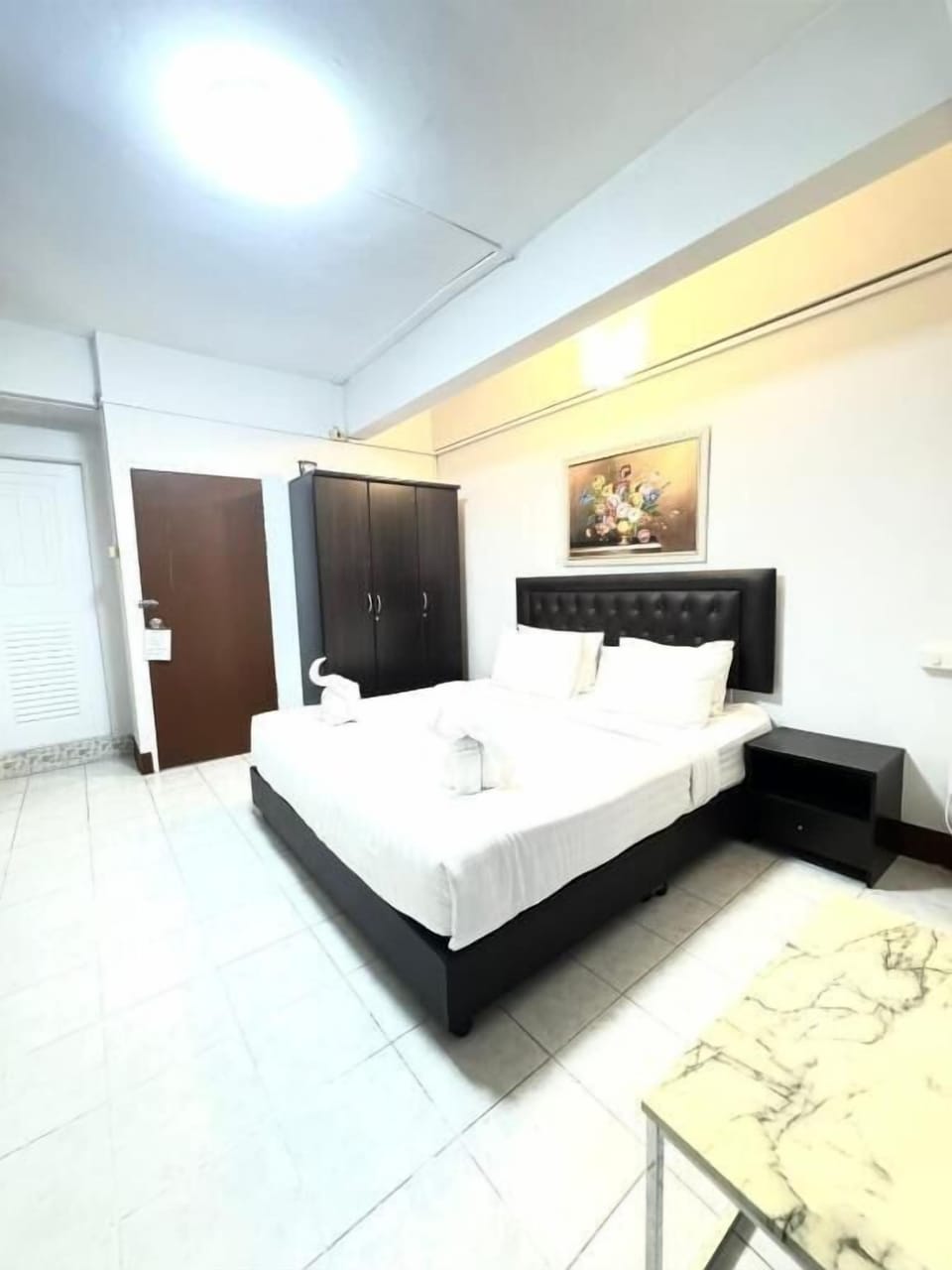 Room, 1 King Bed | Minibar, in-room safe, iron/ironing board, free WiFi