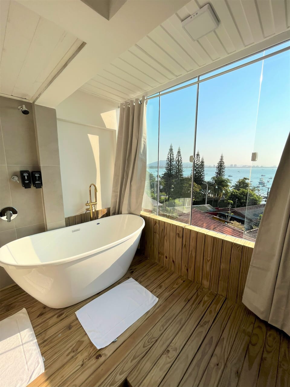 Luxury Double Room | 1 bedroom, minibar, individually furnished, laptop workspace