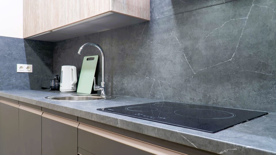 Superior Apartment | Private kitchen | Fridge, microwave, oven, stovetop