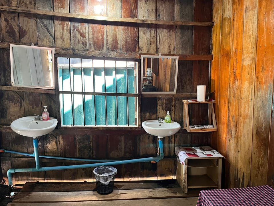Basic Room | Bathroom sink