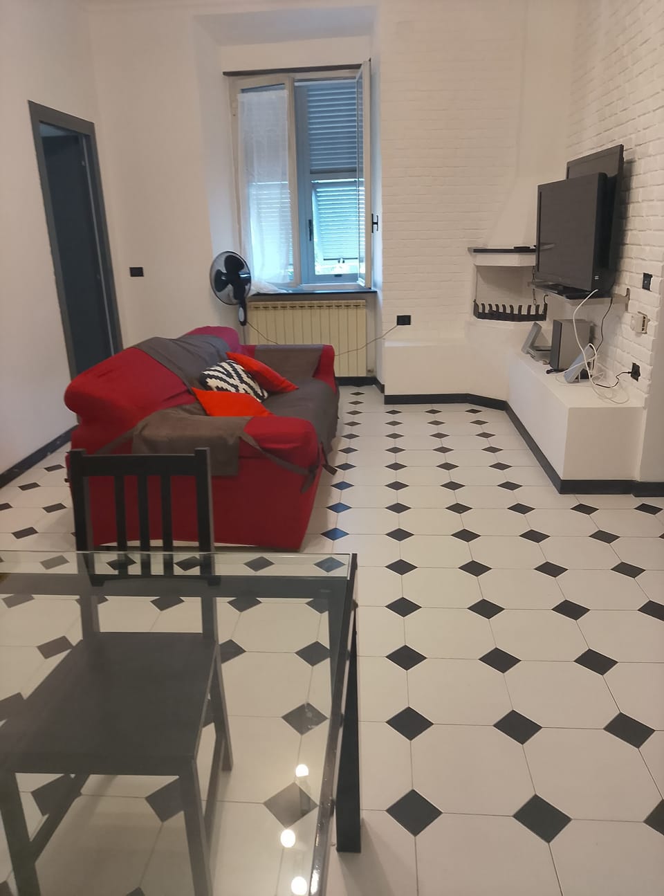 Apartment, 3 Bedrooms, Accessible, Fireplace | Living room | Books