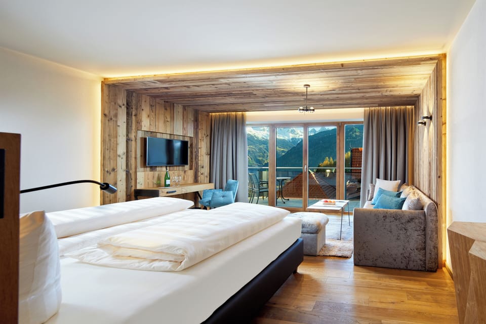 Wellness Suite | In-room safe, iron/ironing board, free WiFi, bed sheets