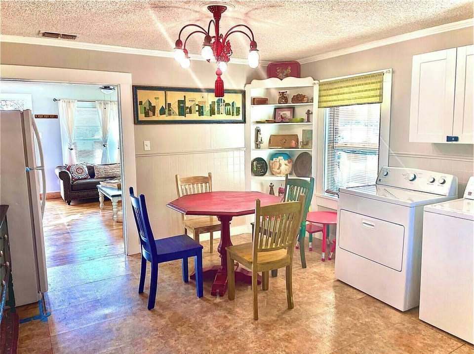 Enjoy the morning sun at the dining table 